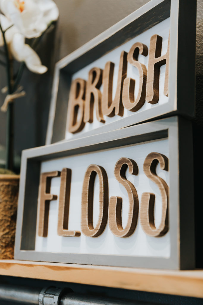 signs that say brush and floss